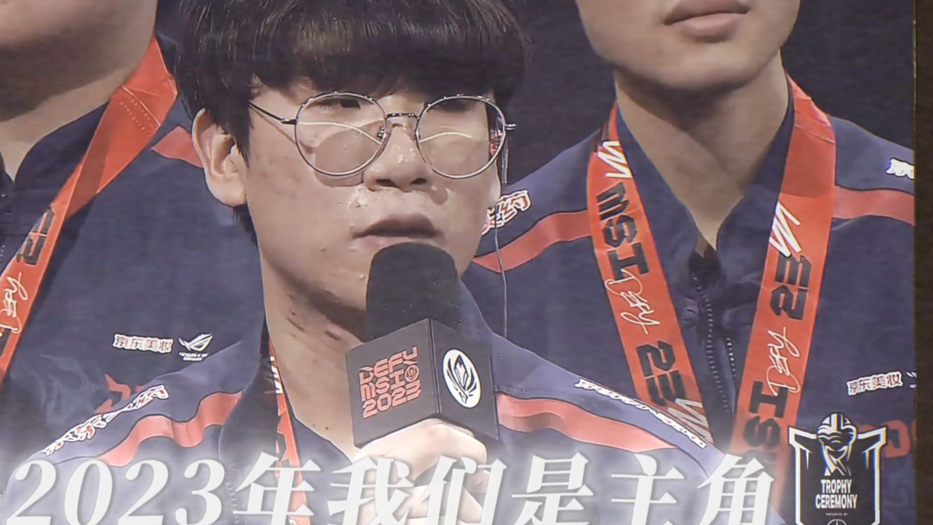 DB官网-包含RNG翻盘CLG,Faker关键团战开团秒人峡谷大战小组赛,留下经典瞬间的词条