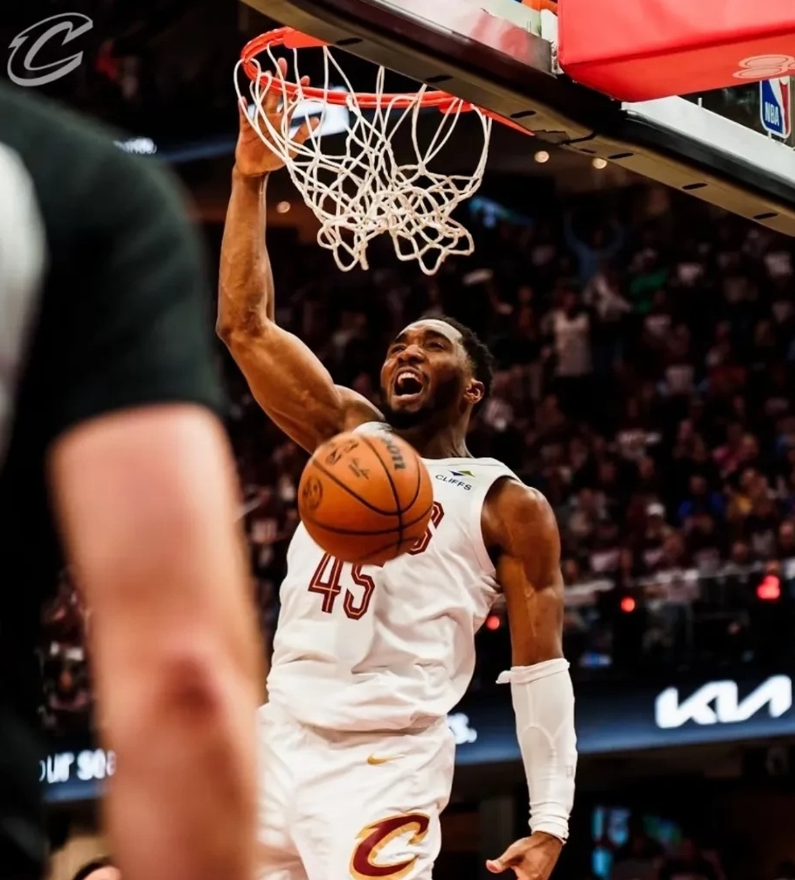 DB电竞官网登录-步行者强势雷霆，米切尔惊艳世界的简单介绍