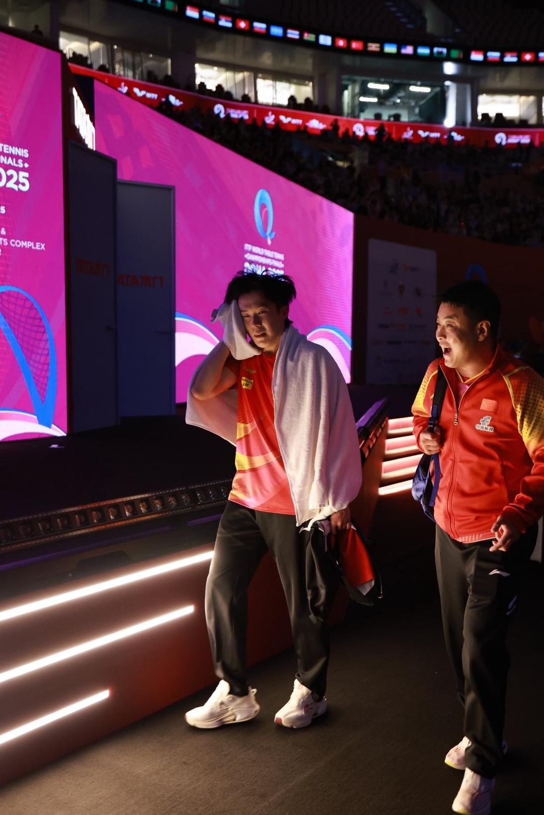 DB电竞官网登录-瑞典乒乓球队横扫英国乒乓球队，王皓统治全场的简单介绍