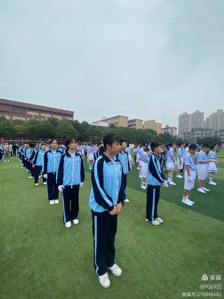 包含不甘示弱！选手风雨兼程冲向胜利的词条