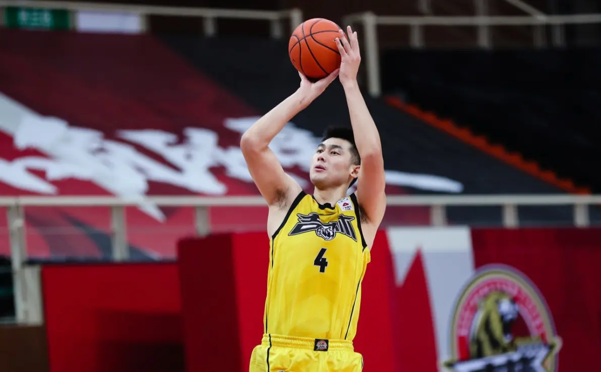 吉林队员因伤退出比赛，球队战绩受到影响