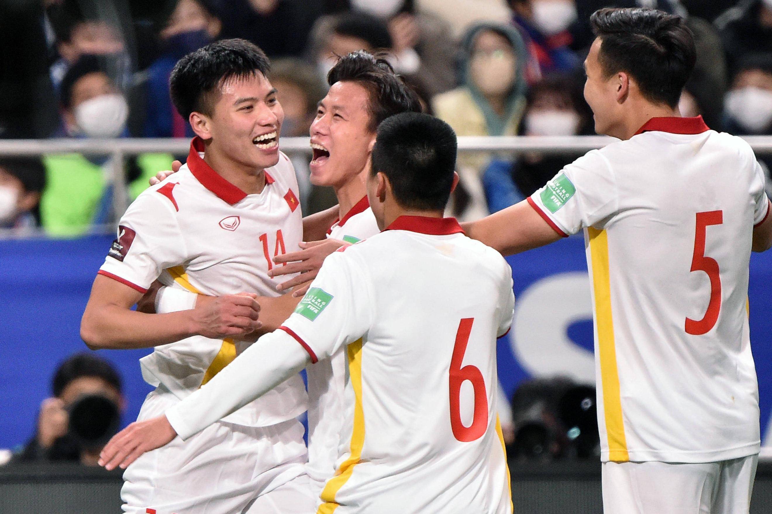 DB电竞直播平台入口-亚洲足球强队争相挑战，赛场气氛燃烧