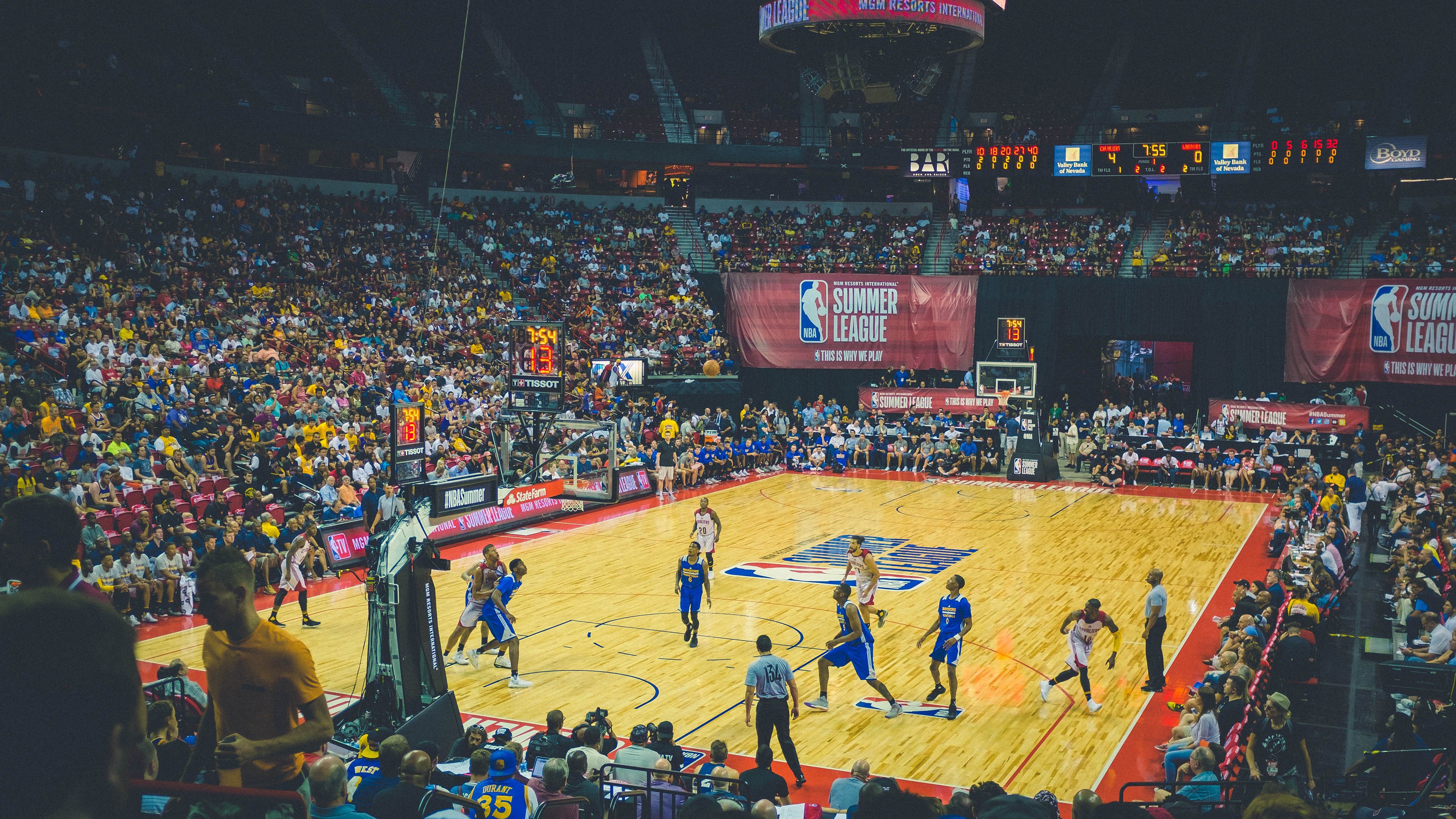 马克西赛后评分拉满!76人险胜爵士背后,一个超级巨星的诞生